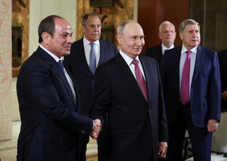 Putin alerta que envio de tropas europeias para a Ucrânia equivale a “guerra contra a Rússia”