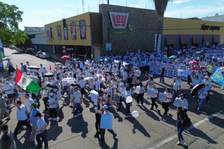 Milhares protestam contra violência no estado mexicano de Sinaloa