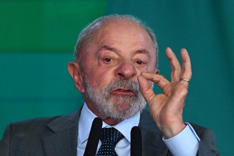 Lula diz que recusa fazer política em igrejas durante encontro com pastores evangélicos