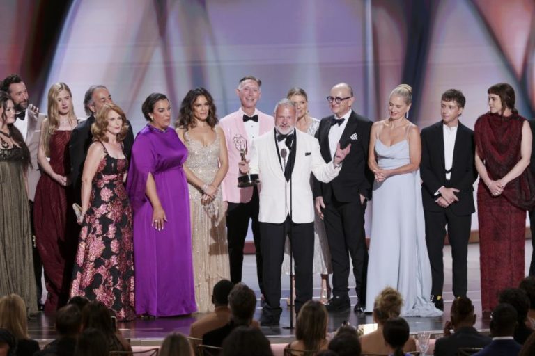 “The Pitt” e “O Segredo de Widow’s Bay” vencem Emmy em noite de recordes