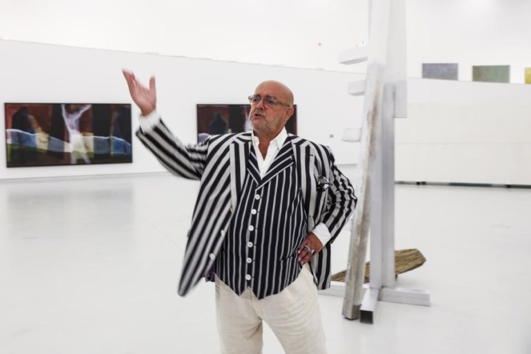 Pedro Cabrita Reis faz a exposição dos 70 anos com o “coração livre de cuidados”