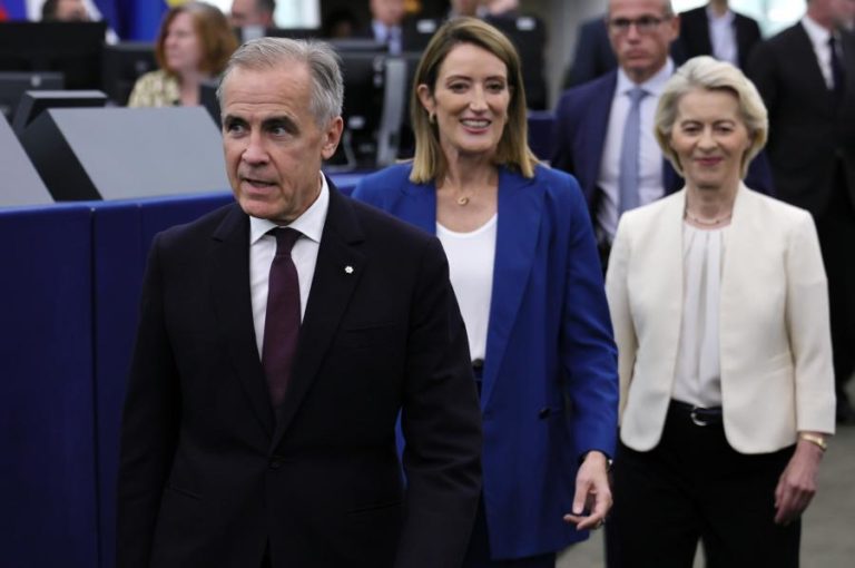 Trump ameaça UE com tarifas se admitir Canadá como membro associado  
