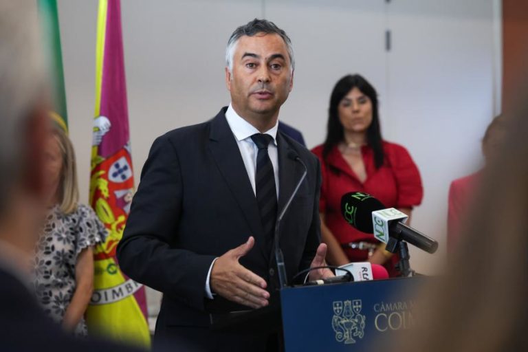 Ministro da Educação acusa PS de impedir reformas do setor