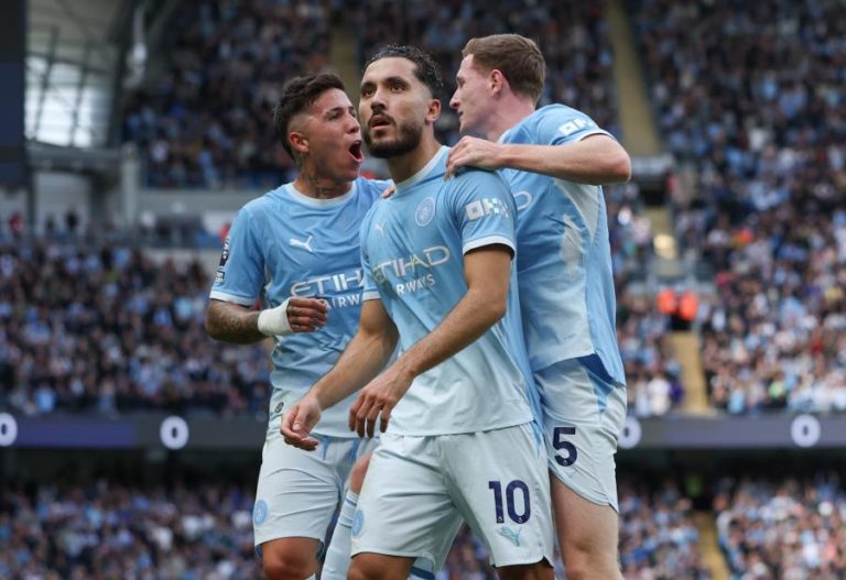 Manchester City assume liderança isolada da Premier League