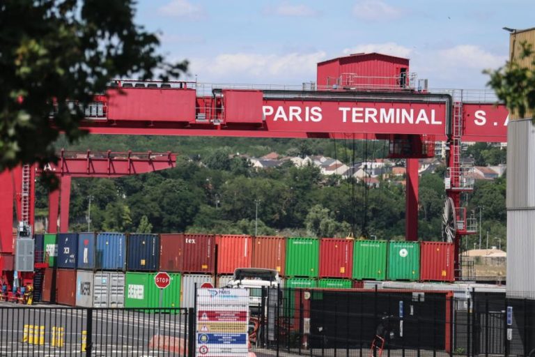 Inflação em França sobe para 3,4% em outubro e PIB cai 0,1% no 3º trimestre