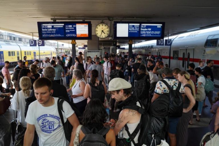 Transporte ferroviário de passageiros na UE aumenta 2,6% em 2025 para máximo desde 2004
