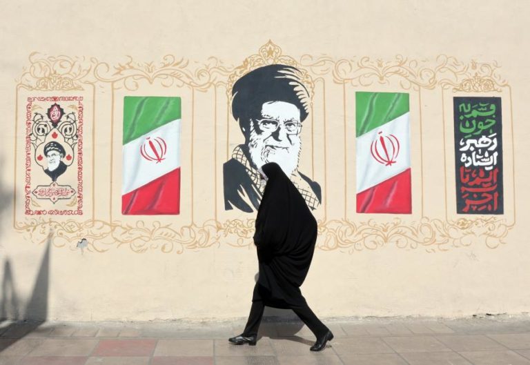 Irão: Aiatola Mojtaba Khamenei adverte EUA contra retoma de ataques