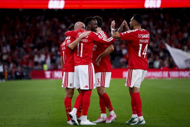 Benfica regressa aos triunfos na receção ao Vitória de Guimarães
