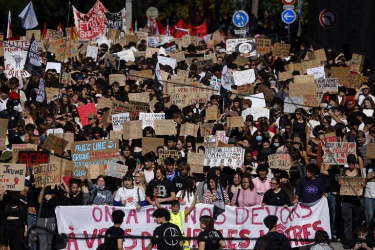 Estudantes referem 480 mil manifestantes hoje em toda a França