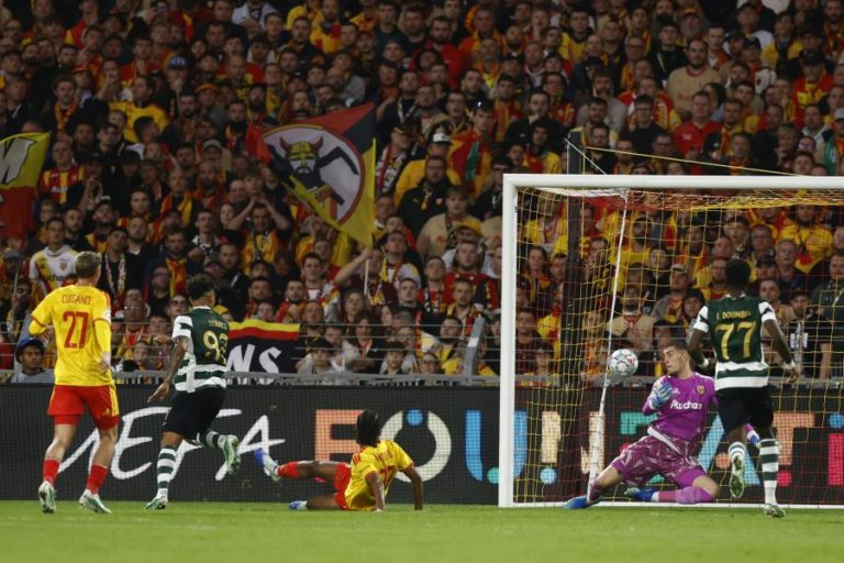 LC: Sporting vence em Lens com golo marcante de Luis Suárez