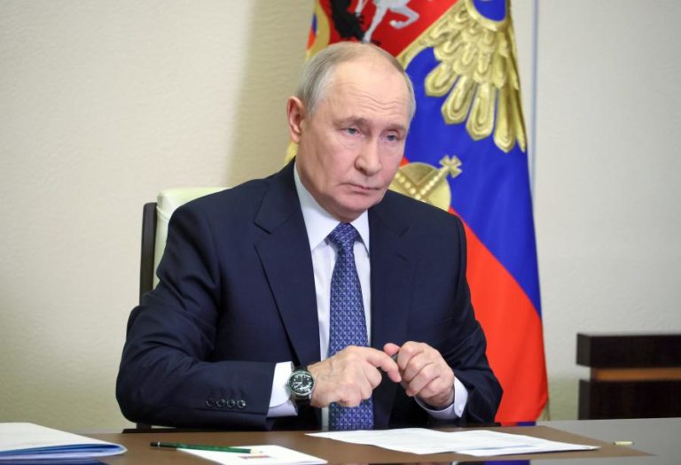 Putin fala com Leão XIV e agradece os seus esforços para alcançar a paz