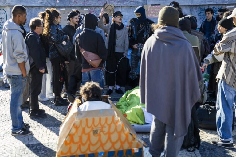 Acampada de Lisboa apela à participação na manifestação de sábado