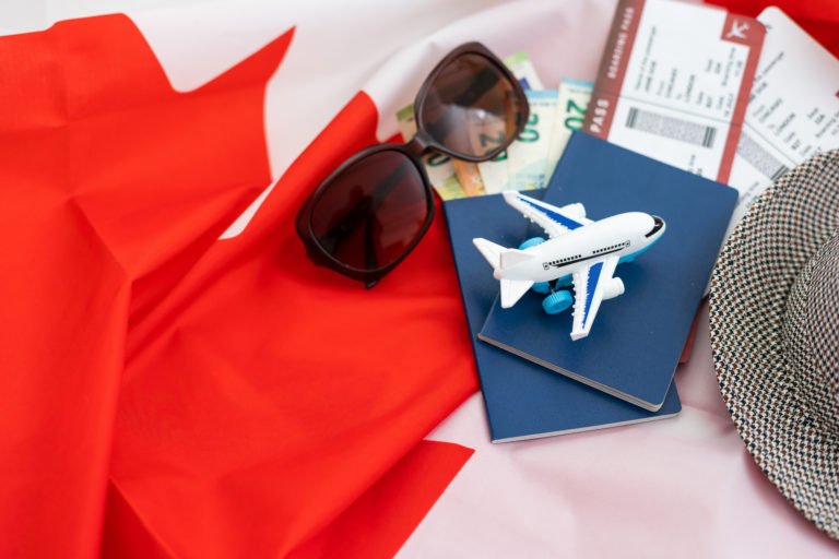 Viagens entre o Canadá e os Estados Unidos aumentam em setembro